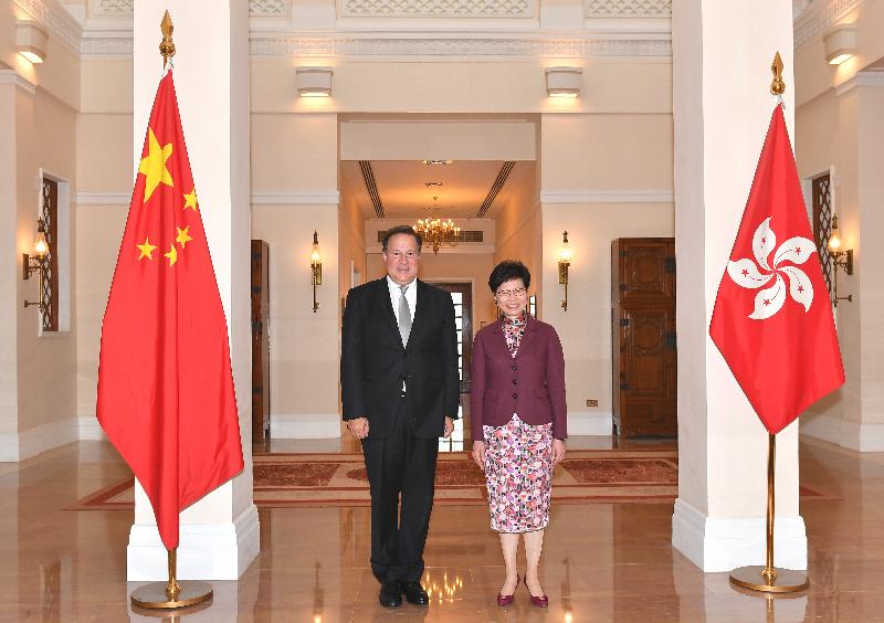 The Chief Executive, Mrs Carrie Lam (right), met the visiting President of Panama, Mr Juan Carlos Varela Rodriguez (left), at Government House today (April 2).