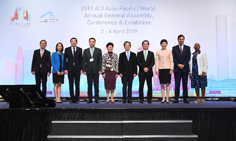 The Chief Executive, Mrs Carrie Lam, attended the 2019 Airports Council International (ACI) Asia-Pacific/World Annual General Assembly Conference & Exhibition today (April 3). Photo shows (from left) the Director-General of Civil Aviation, Mr Simon Li; the Regional Director of ACI Asia-Pacific, Ms Patti Chau; the President of ACI Asia-Pacific, Mr Lee Seow Hiang; the Deputy Administrator of the Civil Aviation Administration of China, Mr Dong Zhiyi; Mrs Lam; the Chairman of the Airport Authority Hong Kong, Mr Jack So; the Chief Executive Officer of the Airport Authority Hong Kong, Mr Fred Lam; the Secretary General of the International Civil Aviation Organization, Dr Liu Fang; the Chair of the ACI World Governing Board, Mr Martin Eurnekian; and the Director General of ACI World, Ms Angela Gittens, at the ceremony.