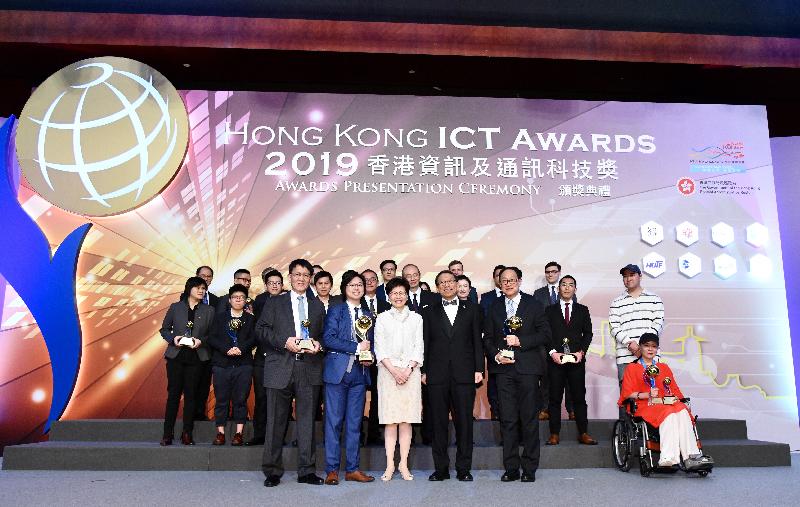 The Chief Executive, Mrs Carrie Lam, attended the Hong Kong ICT Awards 2019 Awards Presentation Ceremony this evening (April 4). Photo shows Mrs Lam (front row, centre); the Chairman of the Hong Kong ICT Awards 2019 Grand Judging Panel, Professor Rocky Tuan (front row, second right); and the awardees at the ceremony.