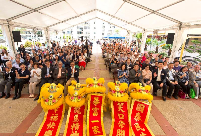 The launch ceremony of "A Cultural Journey through Half-Century Wah Fu" was held today (April 7) in Wah Fu Estate, Aberdeen.