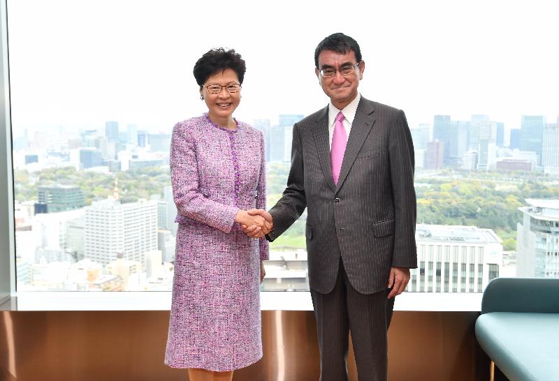 The Chief Executive, Mrs Carrie Lam, meets with the Minister for Foreign Affairs of Japan, Mr Taro Kono, over lunch today (April 8) in Tokyo, Japan. Photo shows Mrs Lam (left) and Mr Kono shaking hands before the lunch.
