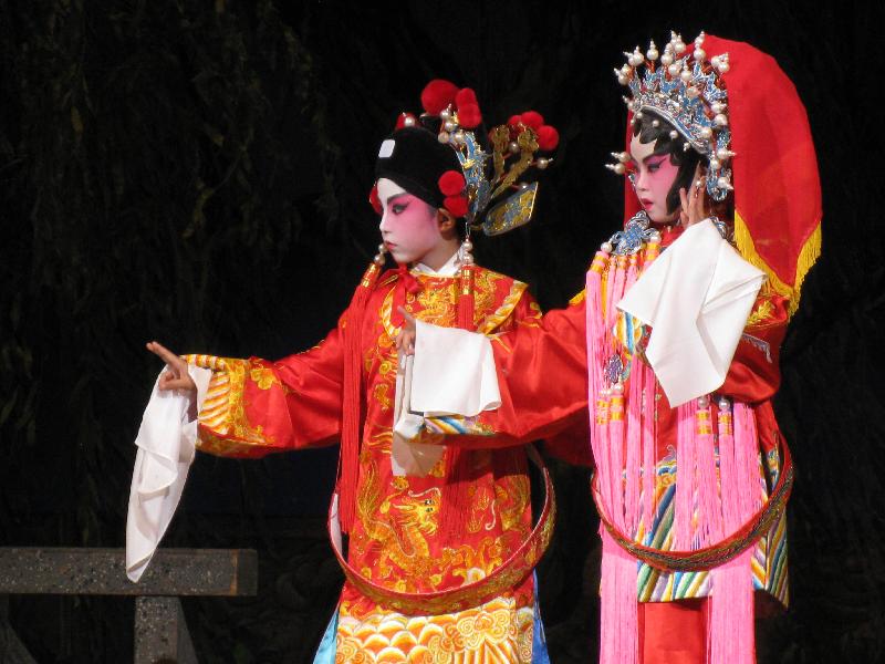 The Leisure and Cultural Services Department today (April 10) announced the launch of Tao Arts - Community Arts Scheme, which will be implemented in Sai Kung and Wan Chai Districts this year as a pilot scheme and will be extended to other districts from next year. In Tao Arts Sai Kung - Community Arts Scheme, workshops on Cantonese opera for youngsters will be held to cultivate youngsters' interest in the traditional art form.
