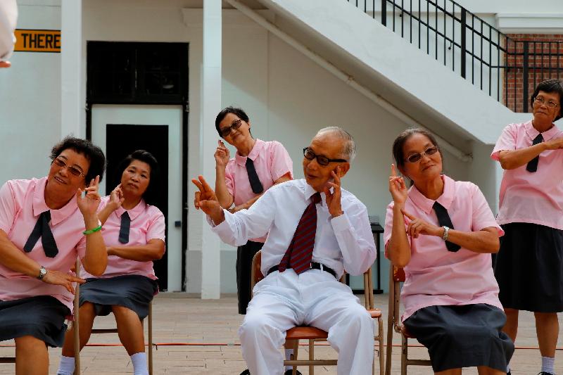 The Leisure and Cultural Services Department today (April 10) announced the launch of Tao Arts - Community Arts Scheme, which will be implemented in Sai Kung and Wan Chai Districts this year as a pilot scheme and will be extended to other districts from next year. In Tao Arts Sai Kung - Community Arts Scheme, "Body in Time" workshops will be held for the elderly to develop their physical and mental ability.