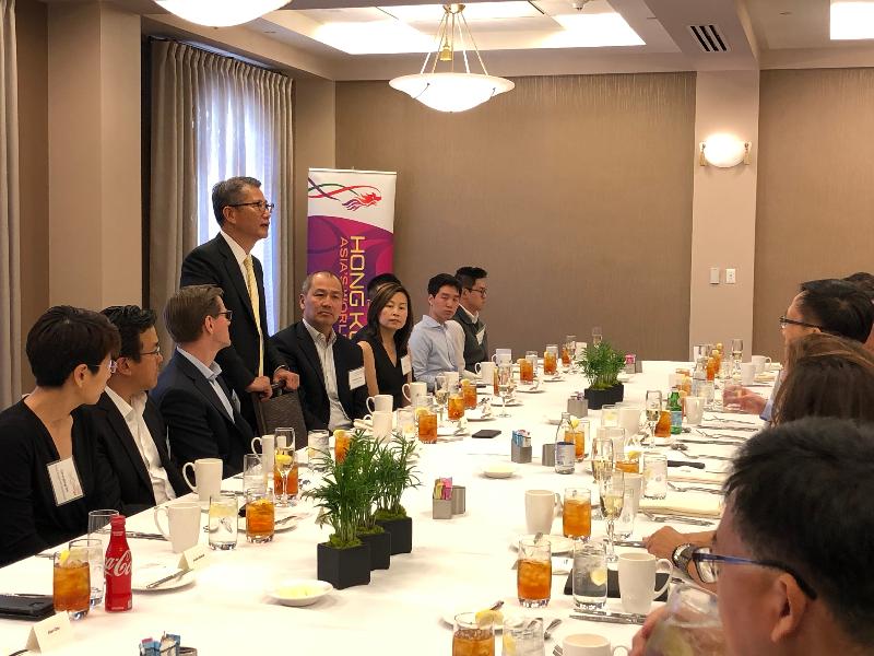 The Financial Secretary, Mr Paul Chan (fourth left), today (April 10, US West Coast time) exchanges views with representatives of major venture capitalists in Silicon Valley over a lunch in San Francisco.
