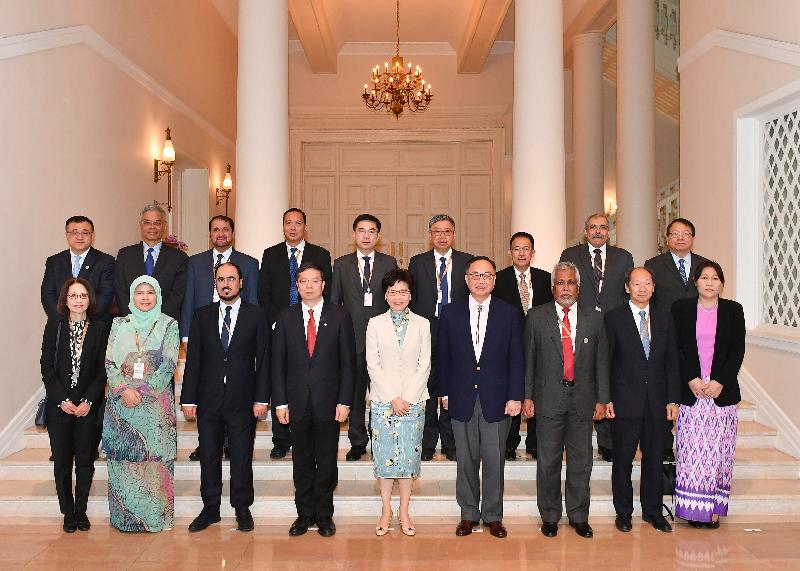 The Chief Executive, Mrs Carrie Lam, hosted a lunch for the heads of the member universities of the Asian Universities Alliance (AUA) at Government House today (April 13). Photo shows Mrs Lam (front row, centre); the President of Tsinghua University and the AUA, Professor Qiu Yong (front row, fourth left); the Secretary for Innovation and Technology, Mr Nicholas W Yang (front row, fourth right); and the heads of other AUA member universities before the lunch.