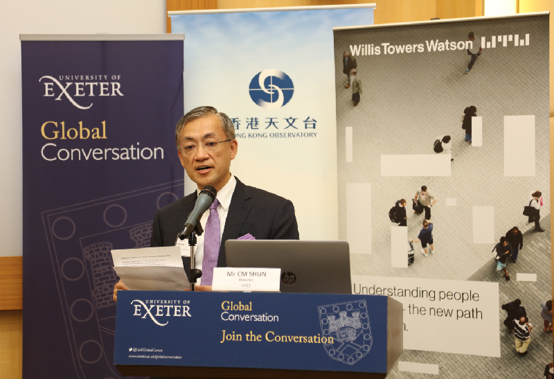 香港天文台台長岑智明今日（四月十五日）出席題為「大數據可以拯救生命嗎？為香港抵抗空氣污染和極端天氣威脅」的論壇。圖示岑智明在論壇上致歡迎辭。