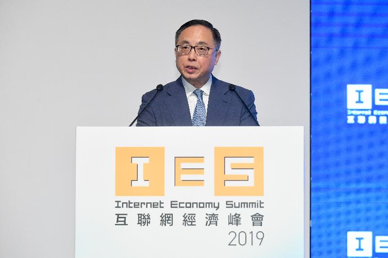 The Secretary for Innovation and Technology, Mr Nicholas W Yang, delivers the welcome remarks at the Visionary Forum of the 4th Internet Economy Summit today (April 15).