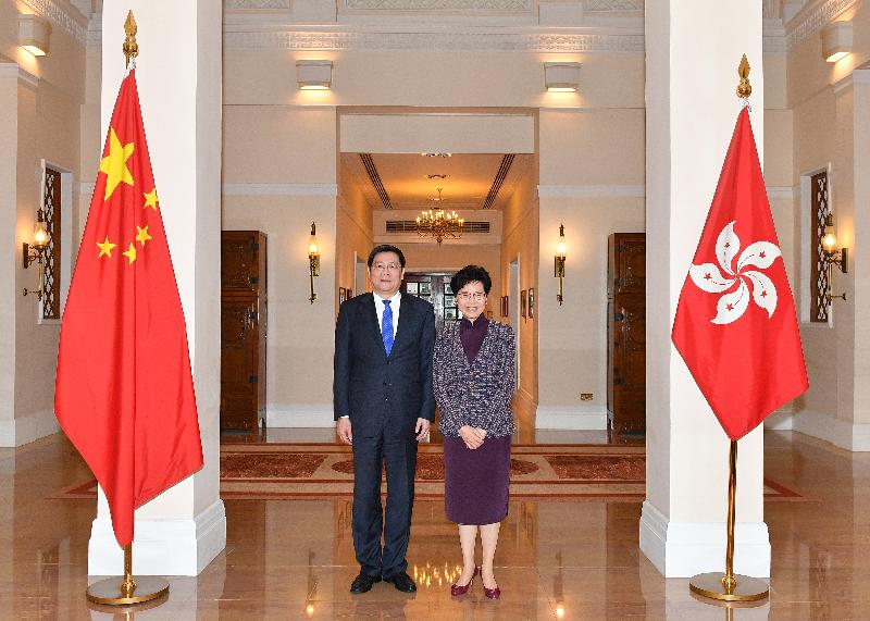 The Chief Executive, Mrs Carrie Lam (right), meets the Secretary of the CPC Hunan Provincial Committee, Mr Du Jiahao (left), at Government House this afternoon (April 16).