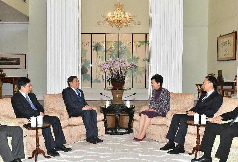 The Chief Executive, Mrs Carrie Lam (second right), meets the Secretary of the CPC Hunan Provincial Committee, Mr Du Jiahao (second left), at Government House this afternoon (April 16). The Secretary for Constitutional and Mainland Affairs, Mr Patrick Nip (first right), also attended the meeting.