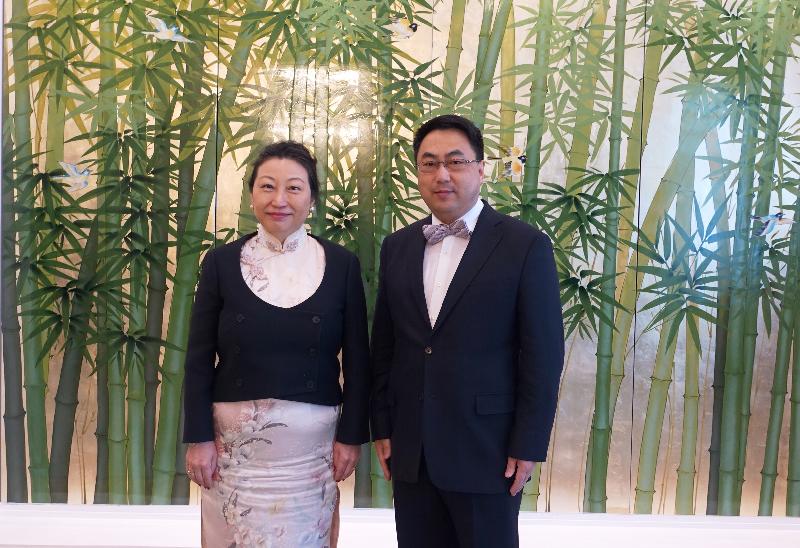 The Secretary for Justice, Ms Teresa Cheng, SC (left), pays a courtesy call on the Permanent Representative and Ambassador Extraordinary and Plenipotentiary of China to United Nations and other International Organizations in Vienna, Mr Wang Qun, in Vienna, Austria, today (April 18, Vienna time).