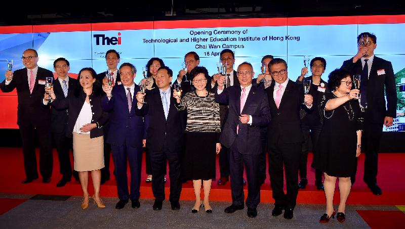 The Chief Executive, Mrs Carrie Lam, attended the Opening Ceremony of the Technological and Higher Education Institute of Hong Kong (THEi) Chai Wan Campus today (April 18). Photo shows Mrs Lam (front row, centre); the Chairman of the Vocational Training Council, Dr Roy Chung (front row, third right); the President of THEi, Professor Christina Hong (front row, first left); and other guests at the ceremony.