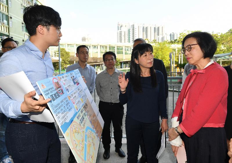 The Secretary for Food and Health, Professor Sophia Chan (first right), today (April 24) visits Mei Lam Estate in Sha Tin to inspect the implementation of the anti-rodent operation in designated target areas under the Sha Tin District-led Actions Scheme.