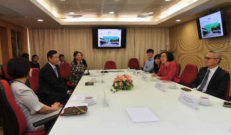 The Secretary for Food and Health, Professor Sophia Chan (second right), and the Under Secretary for Food and Health, Dr Chui Tak-yi (first right), today (April 24) visit Prince of Wales Hospital and listen to a presentation on the progress of its Phase II Redevelopment Project (Stage 1). Looking on is the Deputy Hospital Chief Executive (Operations)/ Co-ordinator (Clinical Services), Prince of Wales Hospital, Dr Cheung Nai-kwong (second left).