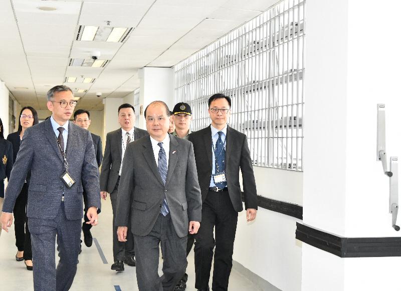 The Chief Secretary for Administration, Mr Matthew Cheung Kin-chung (front row, right), accompanied by the Commissioner of Correctional Services, Mr Woo Ying-ming (front row, left), and the Senior Superintendent of Lo Wu Correctional Institution, Mr Daniel Chan (third row, first right), tours Lo Wu Correctional Institution this afternoon (April 24).