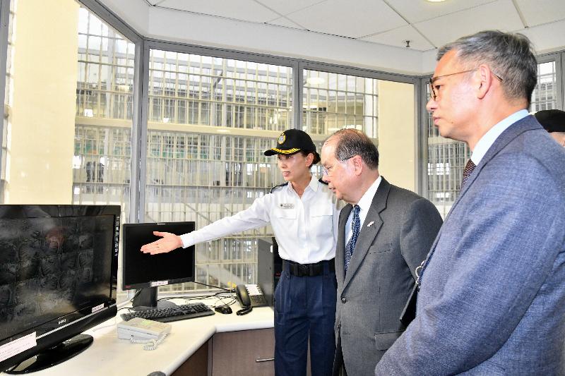 The Chief Secretary for Administration, Mr Matthew Cheung Kin-chung, visited Lo Wu Correctional Institution this afternoon (April 24). Photo shows Mr Cheung (centre), accompanied by the Commissioner of Correctional Services, Mr Woo Ying-ming (right), being briefed by Correctional Services Department staff on the department's work on development of a smart prison system.