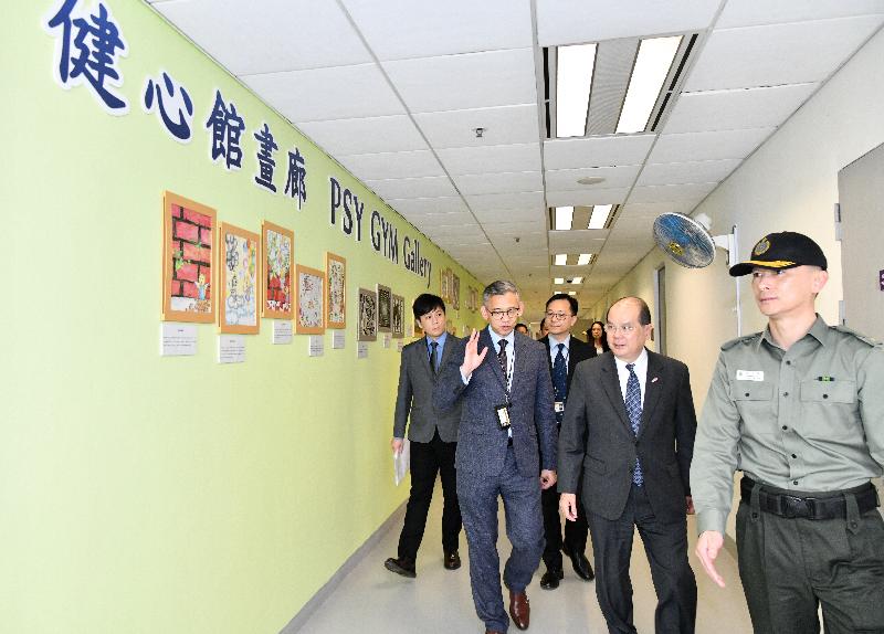 The Chief Secretary for Administration, Mr Matthew Cheung Kin-chung, visited Lo Wu Correctional Institution (LWCI) this afternoon (April 24). Photo shows Mr Cheung (second right), accompanied by the Commissioner of Correctional Services, Mr Woo Ying-ming (second left), and the Senior Superintendent of Lo Wu Correctional Institution, Mr Daniel Chan (first right), visiting the PSY GYM at LWCI.