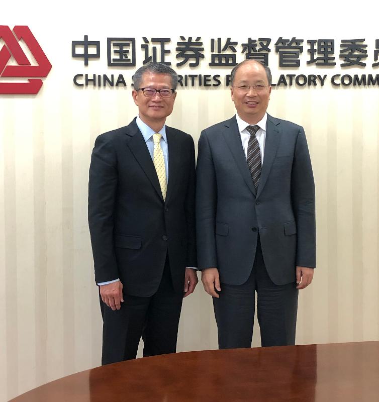 The Financial Secretary, Mr Paul Chan (left), today (April 24) in Beijing calls on the Chairman of the China Securities Regulatory Commission, Mr Yi Huiman.