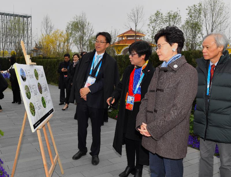 The Chief Executive, Mrs Carrie Lam, attended the 2019 Beijing International Horticultural Exhibition in Beijing today (April 28). Photo shows Mrs Lam (second right) and her husband Dr Lam Siu-por (first right); the Director of the Hong Kong and Macao Affairs Office of the State Council, Mr Zhang Xiaoming (fourth right) being briefed by the Director of Architectural Services, Mrs Sylvia Lam (third right) while touring the Hong Kong Garden.