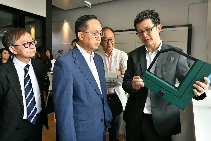 The Secretary for Innovation and Technology, Mr Nicholas W Yang (second left), is shown a thermal break window during his visit to an energy-efficient building products company in Tseung Kwan O Industrial Estate today (April 29).  Next to him are the Under Secretary for Innovation and Technology, Dr David Chung (first left); and the Chairman of the Sai Kung District Council, Mr George Ng (second right).