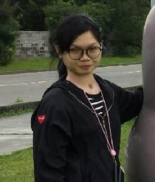 Chan Yuen-ching, aged 23, is about 1.75 metres tall, 59 kilograms in weight and of thin build. She has a round face with yellow complexion and long black hair. She was last seen wearing a pair of black-rimmed glasses, a black short-sleeved shirt, blue jeans, grey canvas shoes, and carrying a blue rucksack.
