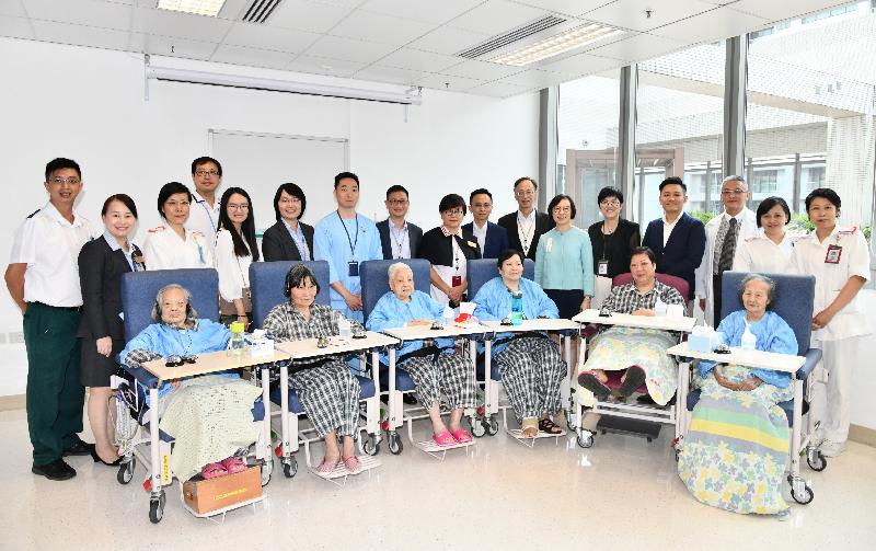 The Secretary for Food and Health, Professor Sophia Chan (sixth right, back row), is pictured with healthcare staff and patients during her visit to an orthopaedics ward at the Caritas Medical Centre today (April 30).