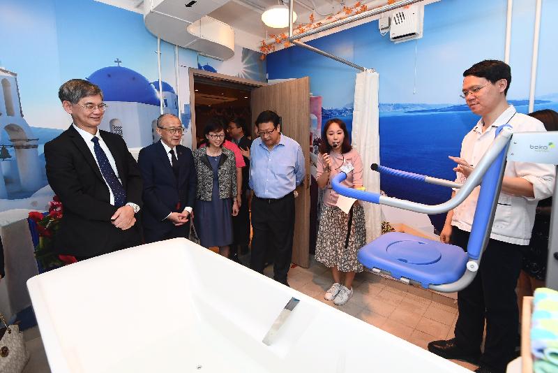 The Secretary for Labour and Welfare, Dr Law Chi-kwong, visited Po Leung Kuk Wan Chai Home for the Elderly cum Day Care Centre for the Elderly today (April 30). Photo shows Dr Law (first left), accompanied by the Chairman of the Wan Chai District Council, Mr Stephen Ng (third right), and the Chairman of the Board of Directors of Po Leung Kuk, Mr Ma Ching-nam (second left), touring therapeutic bathing facilities at the centre.