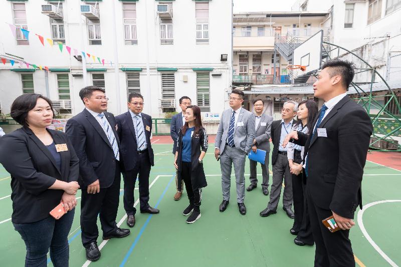 The Legislative Council (LegCo) Subcommittee to Follow Up Issues Related to Inadequate Housing and Relevant Housing Policies visited transitional housing projects today (April 30). Photo shows LegCo members visiting the Lok Sin Tong Primary School, which will be converted into transitional housing.