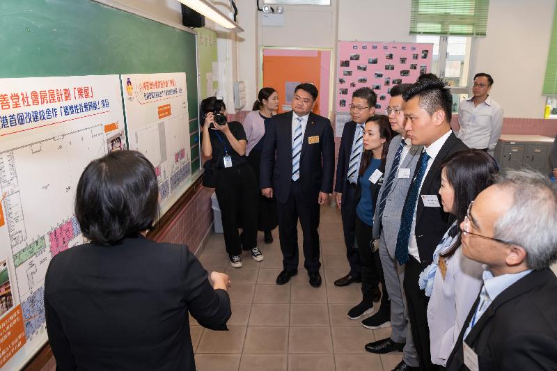 The Legislative Council (LegCo) Subcommittee to Follow Up Issues Related to Inadequate Housing and Relevant Housing Policies visited transitional housing projects today (April 30). Photo shows LegCo members being briefed on a pilot project for conversion of school premises into transitional housing.