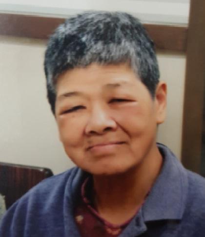 Yiu Yuk-ying, aged 65, is about 1.6 metres tall, 58 kilograms in weight and of fat build. She has a round face with yellow complexion and short white hair. She was last seen wearing a dark red vest, a red long-sleeved shirt and dark trousers.