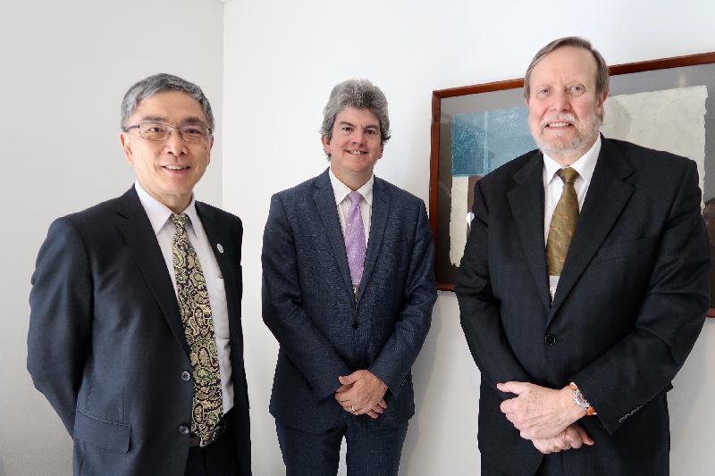 The Secretary for Financial Services and the Treasury, Mr James Lau, attended the 52nd Annual Meeting of the Board of Governors of the Asian Development Bank (ADB) in Nadi, Fiji today (May 2). Photo shows Mr Lau (left) meeting with the Executive Director of the ADB, Mr Tony McDonald (centre), and the Alternate Executive Director of the ADB, Mr Scott Dawson (right).