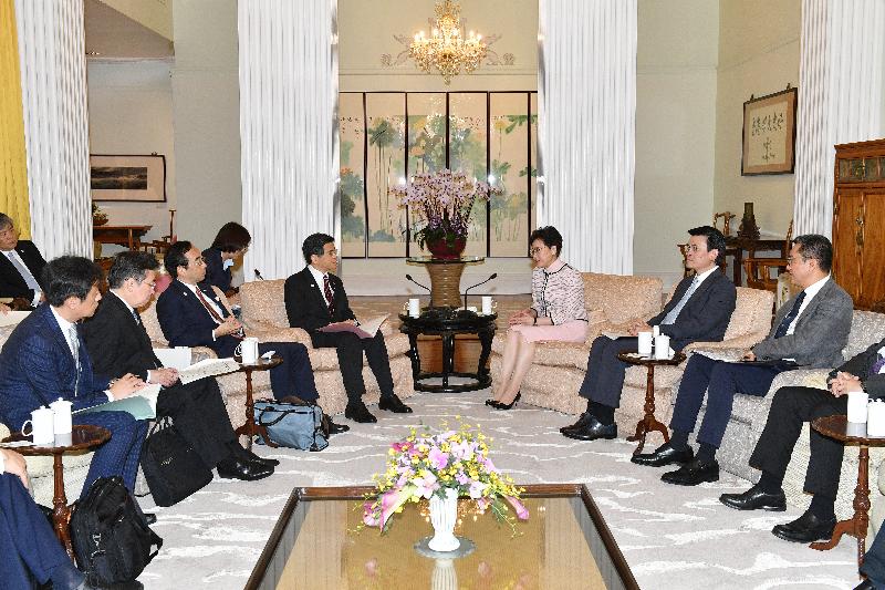 The Chief Executive, Mrs Carrie Lam (third right), meets with the visiting Minister of Land, Infrastructure, Transport and Tourism of Japan, Mr Keiichi Ishii (fourth left) at Government House this afternoon (May 2). The Ambassador and Consul-General of Japan in Hong Kong, Mr Mitsuhiro Wada (third left), the Secretary for Commerce and Economic Development, Mr Edward Yau (second right), and the Secretary for Development, Mr Michael Wong (first right), also attended the meeting.