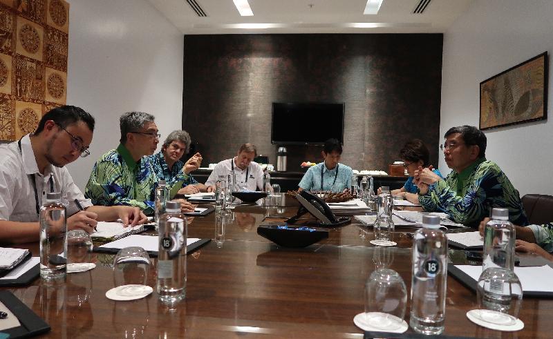 The Secretary for Financial Services and the Treasury, Mr James Lau (second left), in Nadi, Fiji, today (May 3) meets with the President of the Asian Development Bank, Mr Takehiko Nakao (first right).