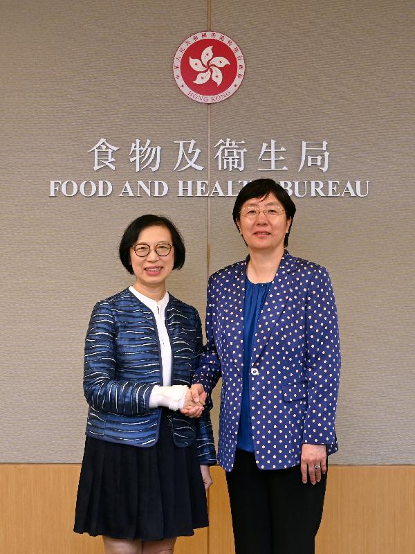 The Secretary for Food and Health, Professor Sophia Chan (left), today (May 7) meets with the Director of the National Medical Products Administration, Ms Jiao Hong, at the Central Government Offices. 