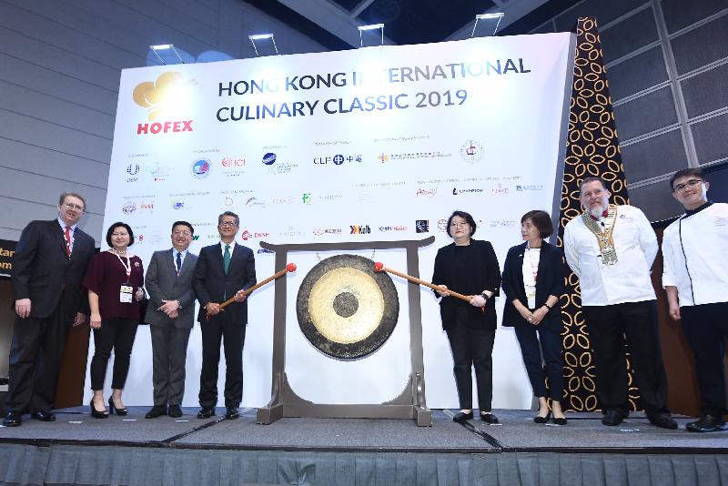 The Financial Secretary, Mr Paul Chan, attended the opening ceremony of HOFEX 2019 - the 18th International Exhibition of Food & Drink, Hotel, Restaurant & Foodservice Equipment, Supplies & Services at the Hong Kong Convention and Exhibition Centre this morning (May 7). Photo shows Mr Chan (fourth left) striking a gong to start the Hong Kong International Culinary Classic 2019.