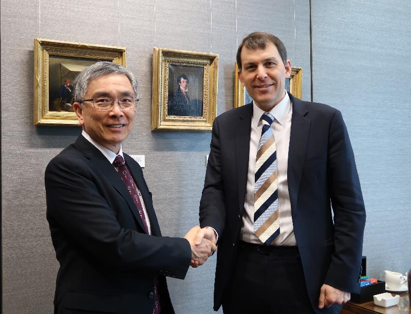 The Secretary for Financial Services and the Treasury, Mr James Lau (left), started his visit to London, the United Kingdom (UK) on May 7 (London time). He meets with the UK Economic Secretary to the Treasury, Mr John Glen (right), to discuss ways to deepen the financial ties between Hong Kong and the UK.