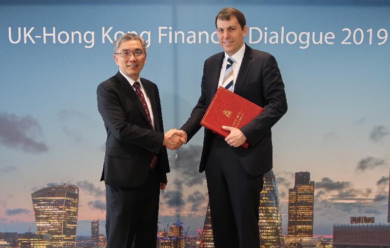 The Secretary for Financial Services and the Treasury, Mr James Lau (left) and the UK Economic Secretary to the Treasury, Mr John Glen (right), attended the "London-Hong Kong Financial Services Forum" of the UK-Hong Kong Financial Dialogue 2019 in London on May 7 (London time).