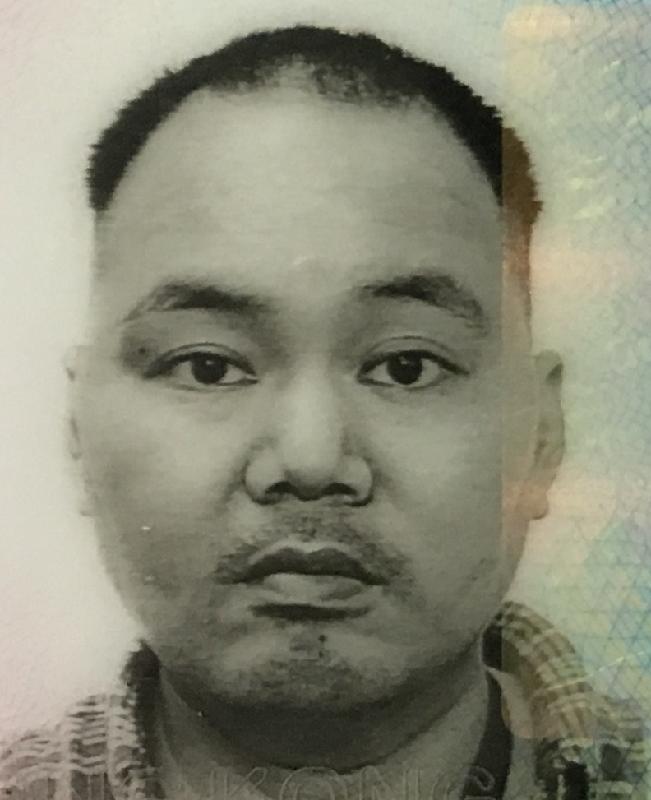 Siu Kwai-cheung, aged 41, is about 1.65 metres tall, 70 kilograms in weight and of fat build. He has a round face with yellow complexion and short straight black hair. He was last seen wearing a black short-sleeved shirt, black trousers, blue slippers and carrying a shoulder bag.