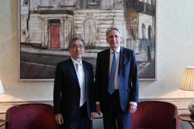 The Secretary for Financial Services and the Treasury, Mr James Lau (left), met with the UK Chancellor of the Exchequer, Mr Philip Hammond (right), in London, the United Kingdom on May 8 (London time).