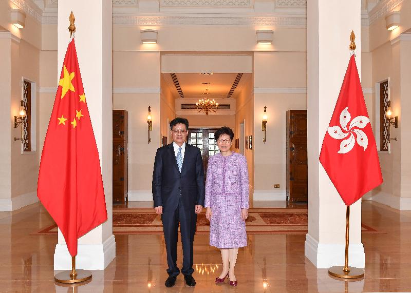 The Chief Executive, Mrs Carrie Lam (right), met the Secretary of the CPC Zhuhai Municipal Committee, Mr Guo Yonghang (left), at Government House this afternoon (May 9).