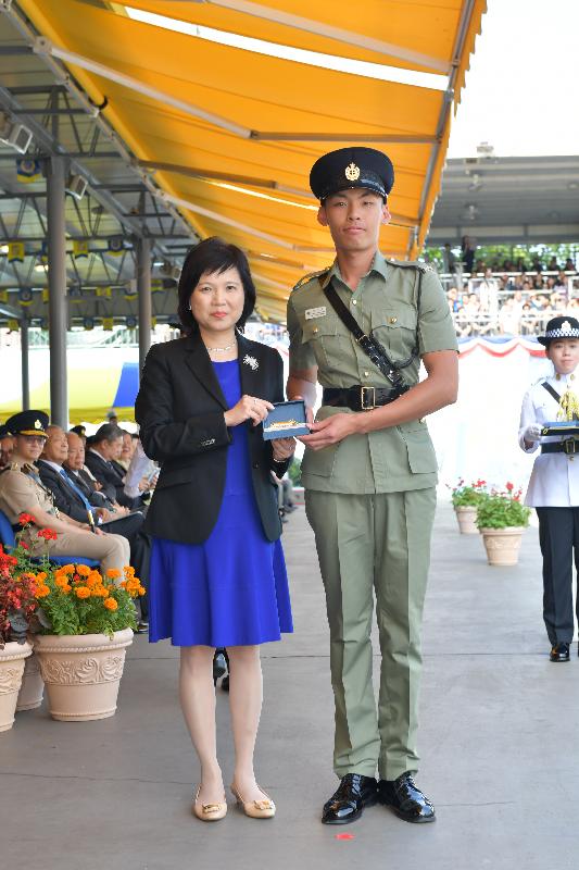 The Correctional Services Department held a passing-out parade at the Staff Training Institute in Stanley today (May 10). Photo shows the Permanent Secretary for Security, Mrs Marion Lai (left), presenting a Best Recruit Award, the Golden Whistle, to Assistant Officer II Mr Ho Kwun-shing.