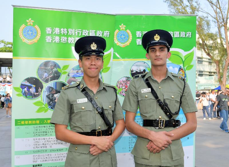 The Correctional Services Department held a Passing-out Parade at its Staff Training Institute in Stanley today (May 10). Photo shows Officer Mr Wong Wai-chung (left) and Assistant Officer II Mr Nabeel Mohammad (right), who met the media after the parade.
