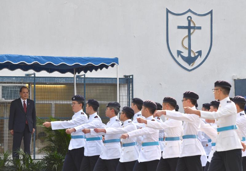 政務司司長張建宗（左）今日（五月十日）在赤柱出席香港航海學校畢業會操，並檢閱畢業學員。