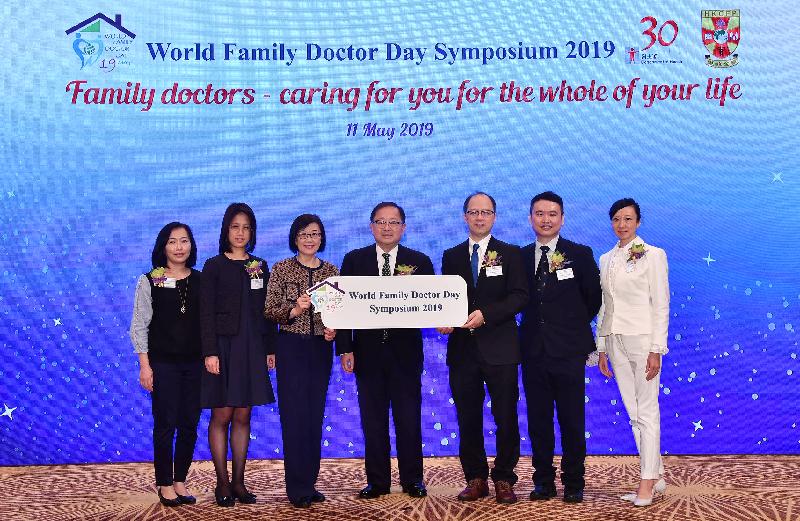 The Department of Health (DH) and the Hong Kong College of Family Physicians (HKCFP) today (May 11) jointly held a symposium to celebrate World Family Doctor Day 2019. Pictured are the Director of Health, Dr Constance Chan (third left); the President of the HKCFP, Dr David Chao (third right); the President of the World Organization of Family Doctors, Dr Donald Li (middle); Deputy Head of the Primary Healthcare Office under the Food and Health Bureau, Dr Wanmie Leung (second left); the Convenor of the Advisory Group on Hong Kong Reference Framework for Care of Diabetes and Hypertension in Primary Care Settings, Professor Martin Wong (second right); Assistant Director of Health (Elderly Health Services), Dr Teresa Li (first left); and Consultant (Family Medicine) of DH, Dr Cecilia Fan at the symposium (first right).