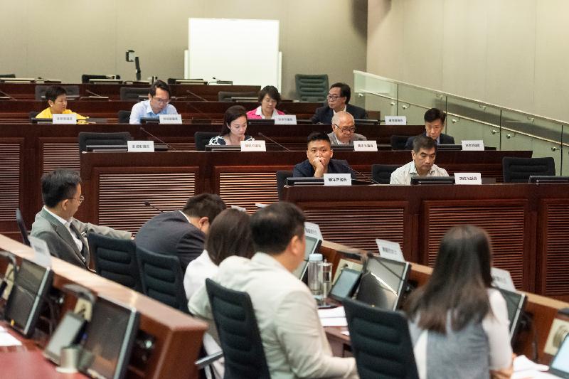 Members of the Legislative Council (LegCo) and the Sham Shui Po District Council held a meeting in the LegCo Complex today (May 14) to exchange views on the redevelopment of a number of old buildings at Shek Kip Mei Estate.