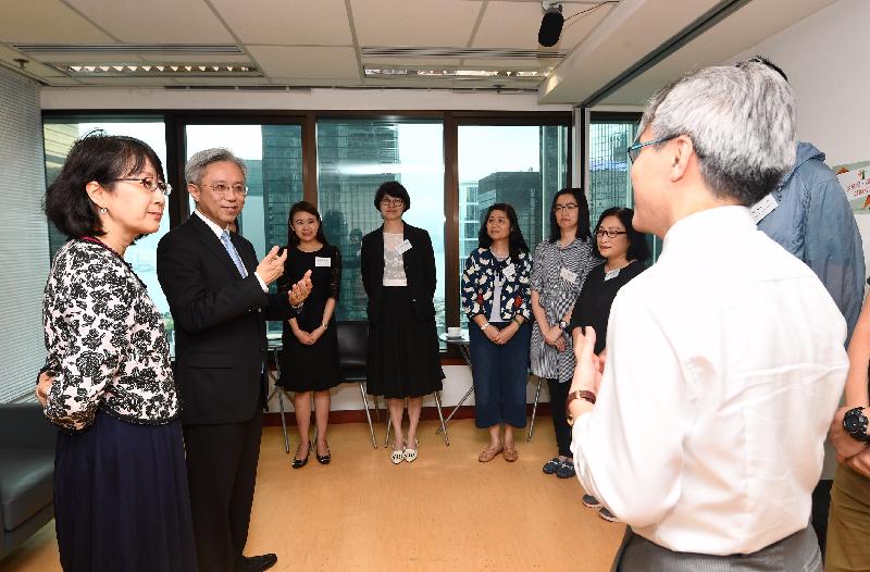 The Secretary for the Civil Service, Mr Joshua Law, visited the Companies Registry today (May 15). Photo shows Mr Law (second left) meeting with staff representatives of various grades at a tea gathering to exchange views on matters that concern them. Looking on is the Registrar of Companies, Ms Ada Chung (first left).