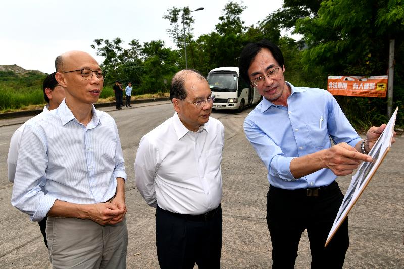 The Chief Secretary for Administration, Mr Matthew Cheung Kin-chung, accompanied by the Secretary for the Environment, Mr Wong Kam-sing, inspected fly-tipping black spots at Siu Lang Shui Road in Tuen Mun today (May 15). Photo shows Mr Cheung (centre) and Mr Wong (left) being briefed by the Deputy Director of Environmental Protection, Mr Elvis Au (right), on the effectiveness of joint efforts by government departments to step up enforcement actions against illegal construction waste disposal.