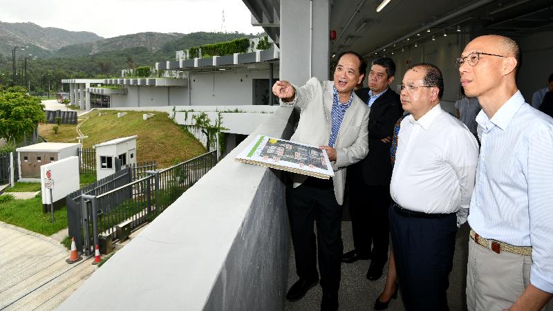 The Chief Secretary for Administration, Mr Matthew Cheung Kin-chung, accompanied by the Secretary for the Environment, Mr Wong Kam-sing, visited the EcoPark in Tuen Mun today (May 15). Photo shows Mr Cheung (second right) and Mr Wong (first right) being briefed on the development of EcoPark, including a waste paper recycling and manufacturing plant.