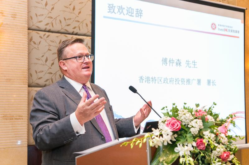 The Director-General of Investment Promotion at Invest Hong Kong, Mr Stephen Phillips, speaks at a seminar in Chengdu, Sichuan province, today (May 16), encouraging local enterprises to make use of Hong Kong's advantages as a business platform to accelerate their overseas expansion in the context of the ongoing Belt and Road Initiative. 

 
