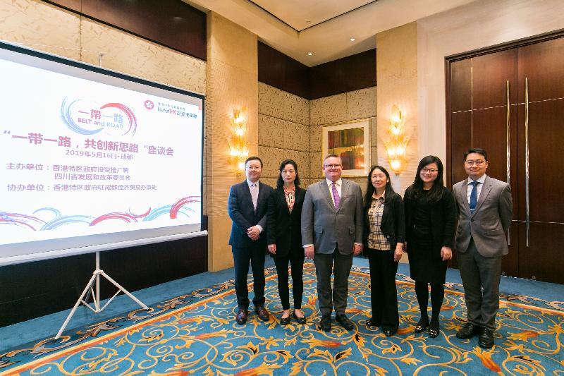 Invest Hong Kong (InvestHK) held a seminar in Chengdu, Sichuan Province today (May 16). Photo shows (from left) Partner, Tahota Law Firm, Mr Gan Jianming; the Head of Investment Promotion Unit of InvestHK in Wuhan, Ms Helen Zhang; the Director-General of Investment Promotion, Mr Stephen Phillips; the Director of the Provincial Office for Work for Relief of Sichuan Provincial Development and Reform Commission, Ms Peng Xiaoju; the Vice President of Global Issuer Services, Hong Kong Exchanges and Clearing Limited, Ms Sarah Zhang; and the Chief Immigration Officer, Hong Kong Economic and Trade Office in Chengdu, Hong Kong Special Administrative Region Government, Mr Tsang Yu-fai, at the seminar. 
