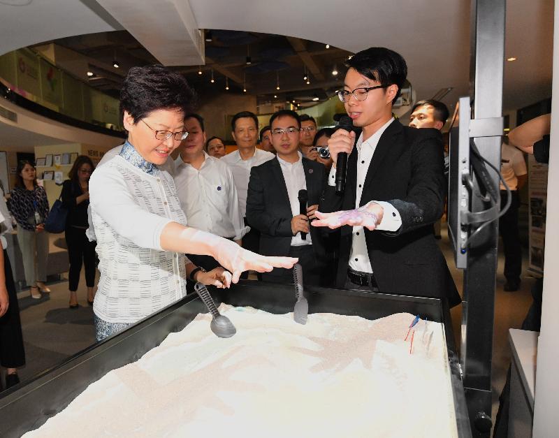 The Chief Executive, Mrs Carrie Lam, visited the Guangdong-Hong Kong-Macao Technology Exhibition and Exchange Center of Gungho Space in Foshan today (May 16). Photo shows Mrs Lam touring the centre’s facilities and exchanging with the entrepreneurs.